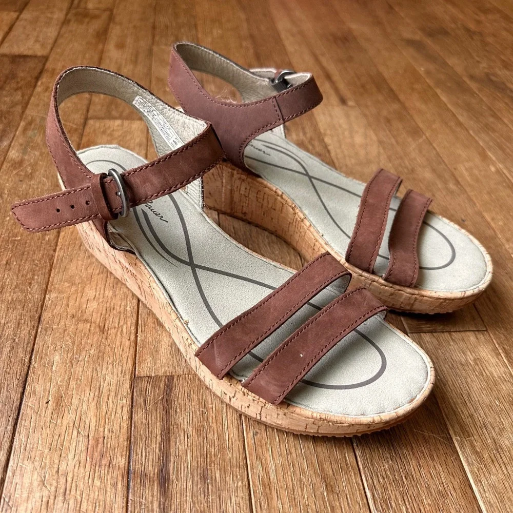 Eddie Bauer Strappy Wedge Sandals Womens 9 Leather Cork Platform Brown Casual